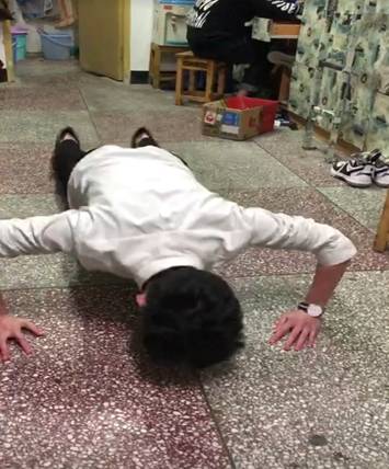 俯卧撑