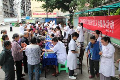 党员医生把脉问诊